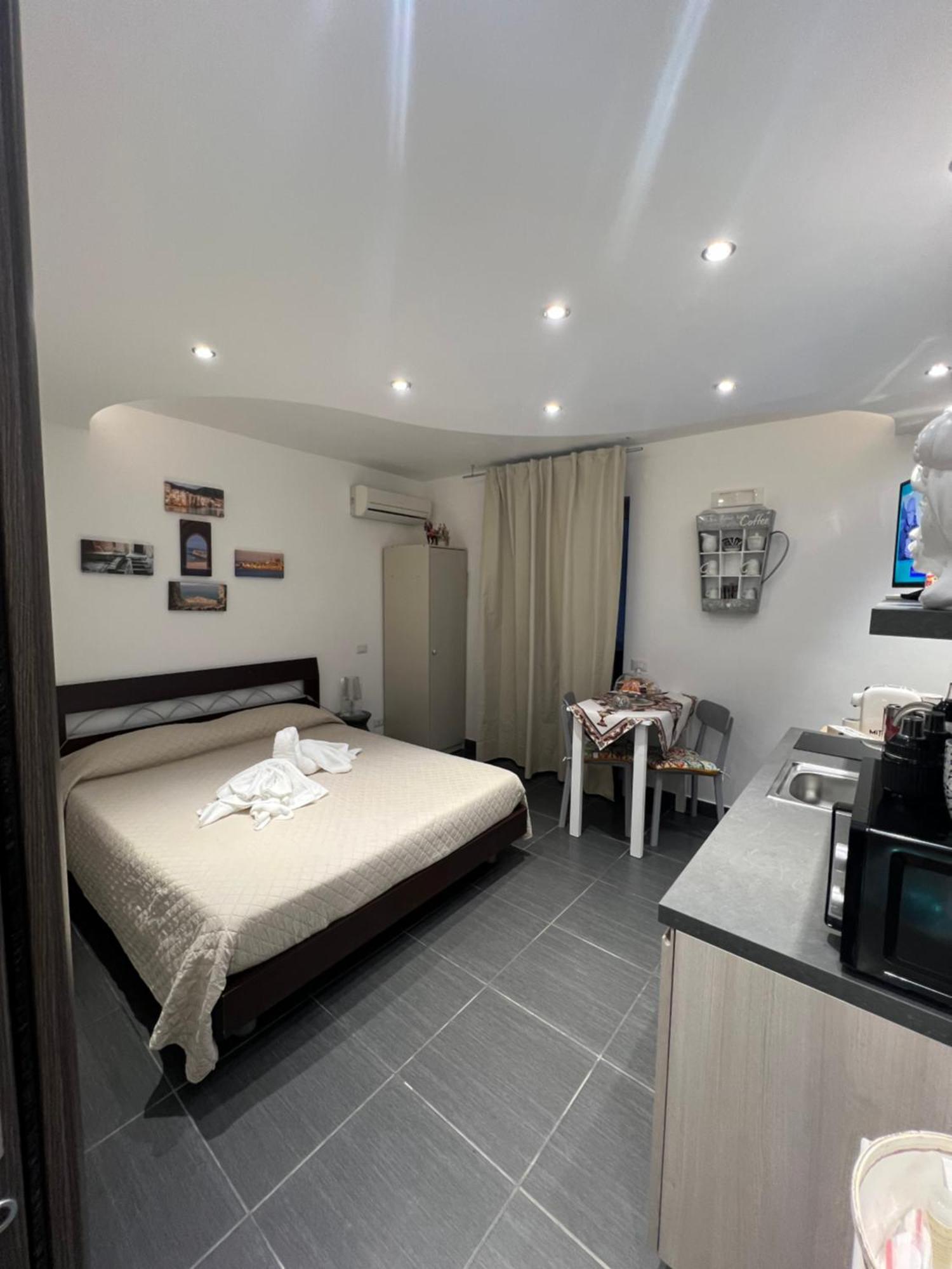 Nel Cortile Suite เชฟาลู ภายนอก รูปภาพ