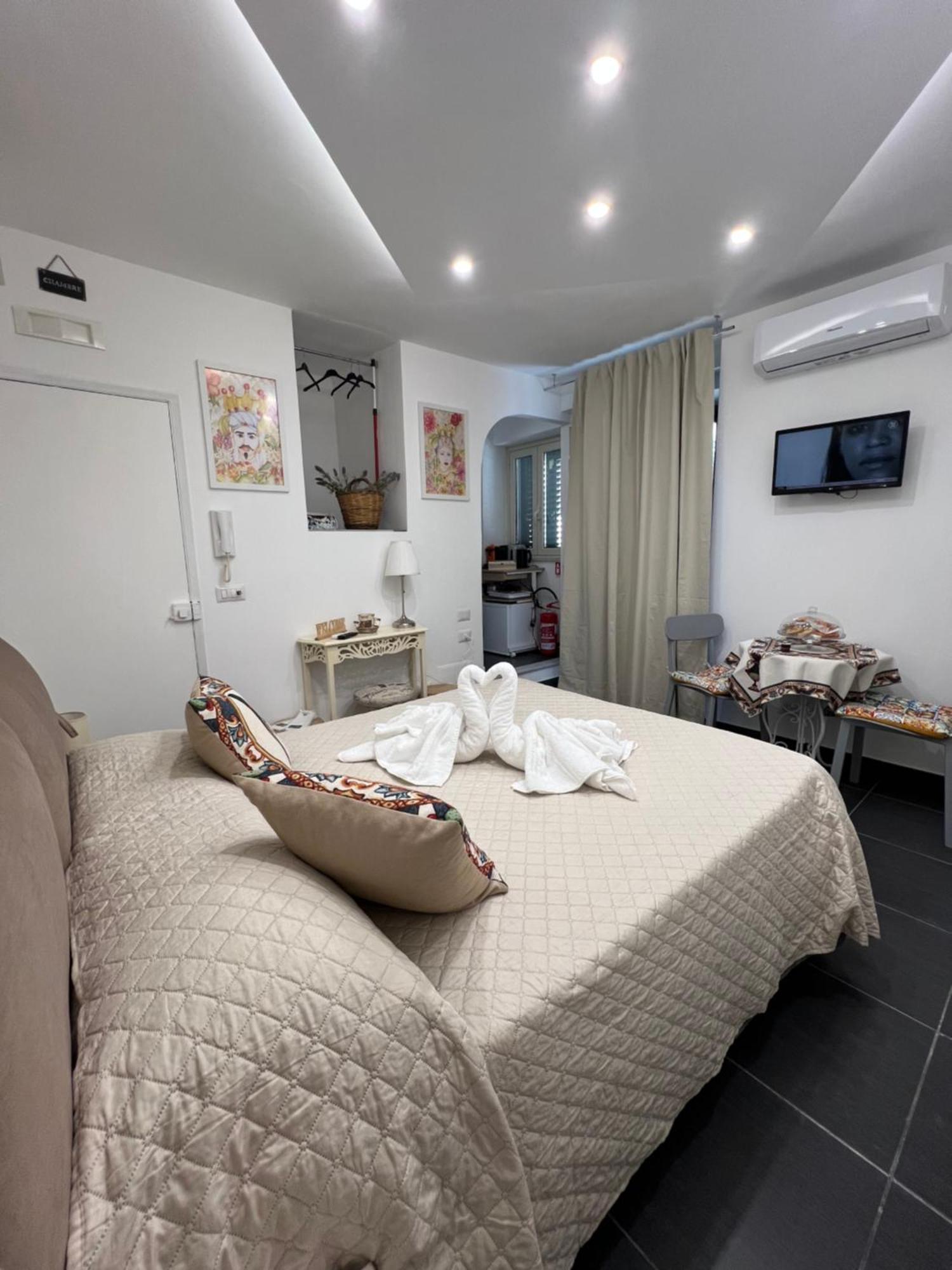 Nel Cortile Suite เชฟาลู ภายนอก รูปภาพ